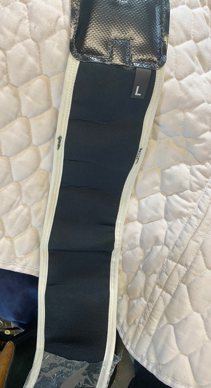 New in packaging neoprene memory foam sci racing girth