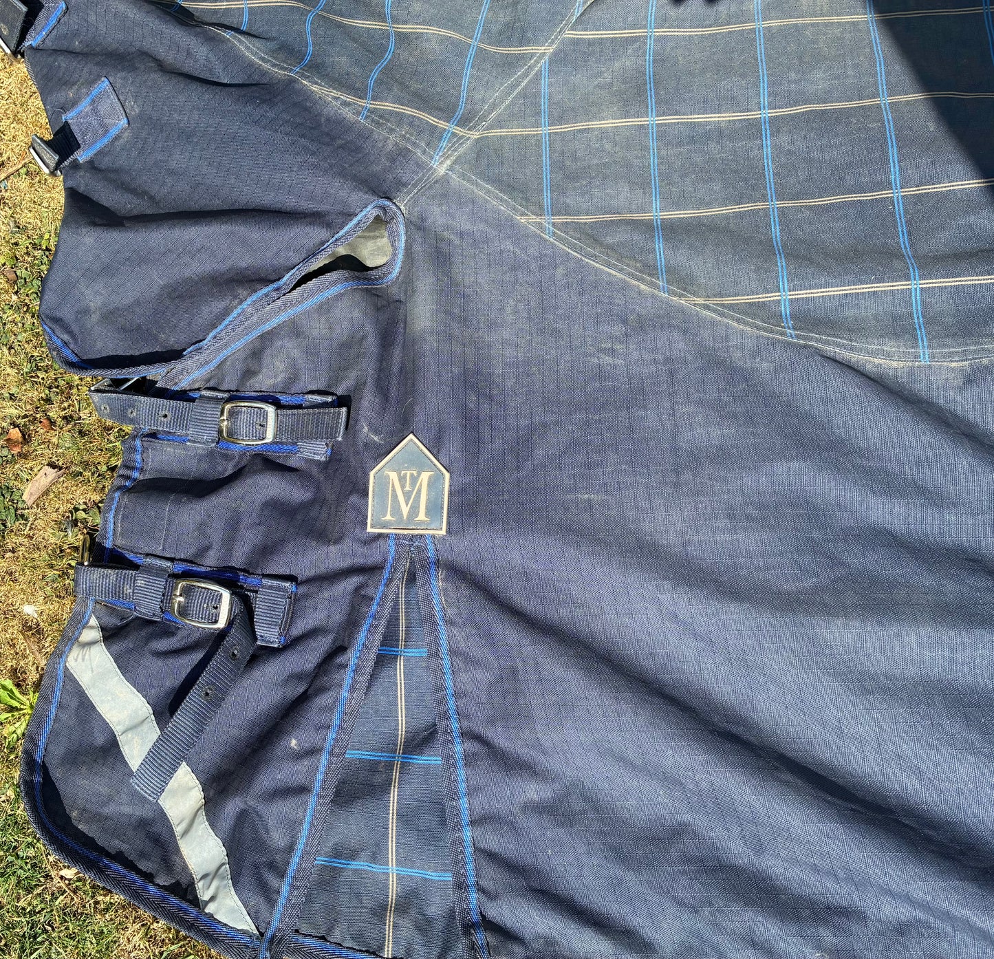 Mark Todd 6’9 lightweight (approx 50g fill) turnout rug
