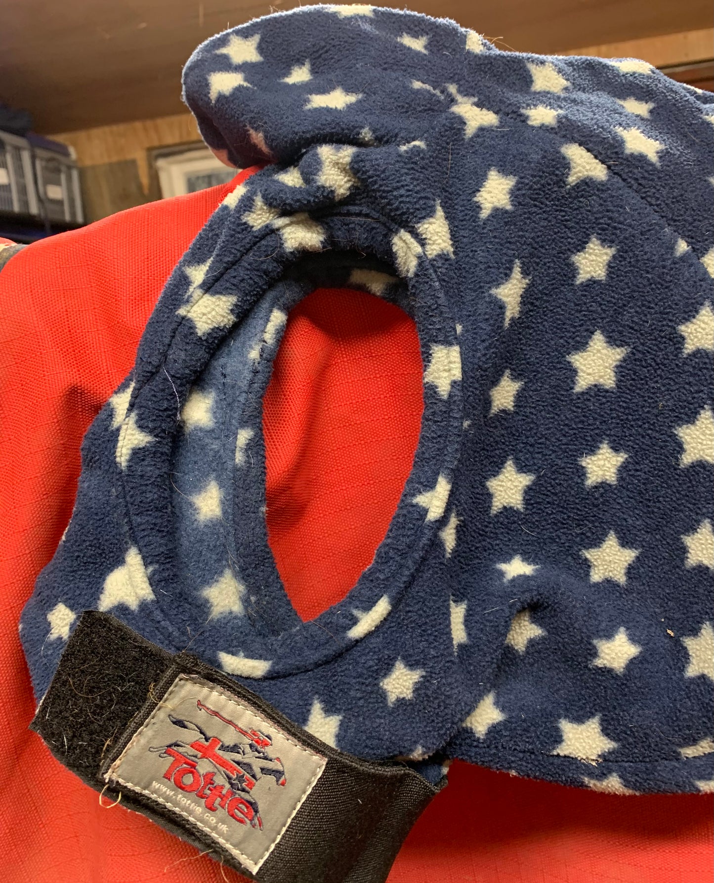 Tottie hood/neck fleece size small star print