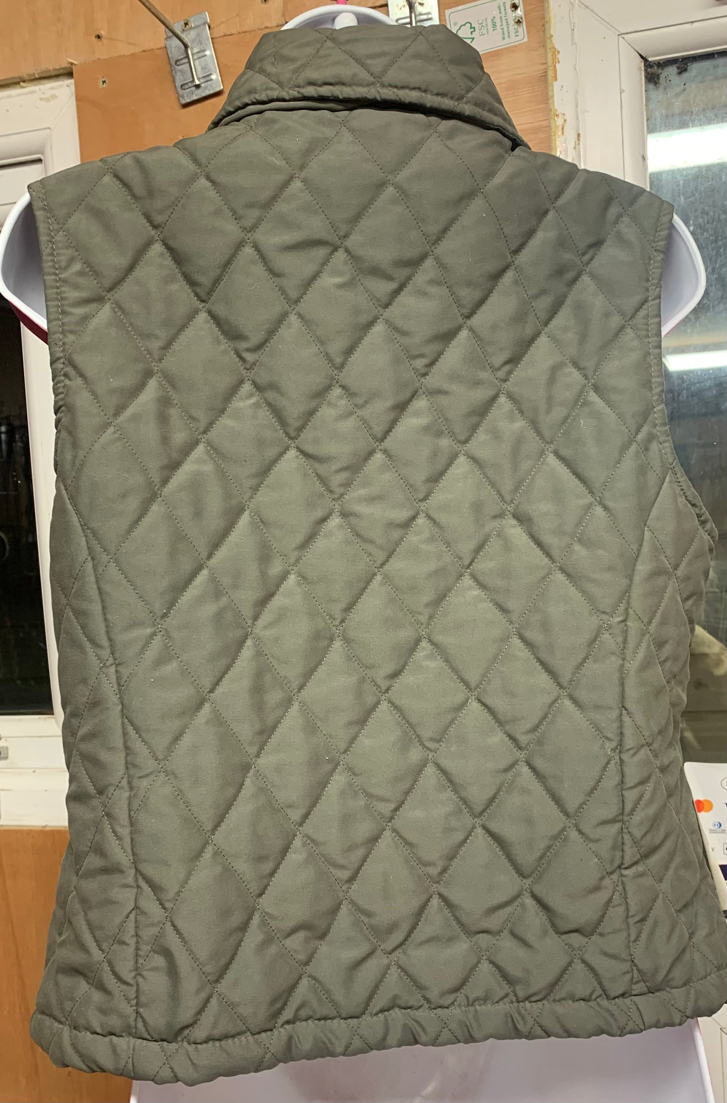 John Whitaker green gilet size medium Lots
2 side zip up pockets