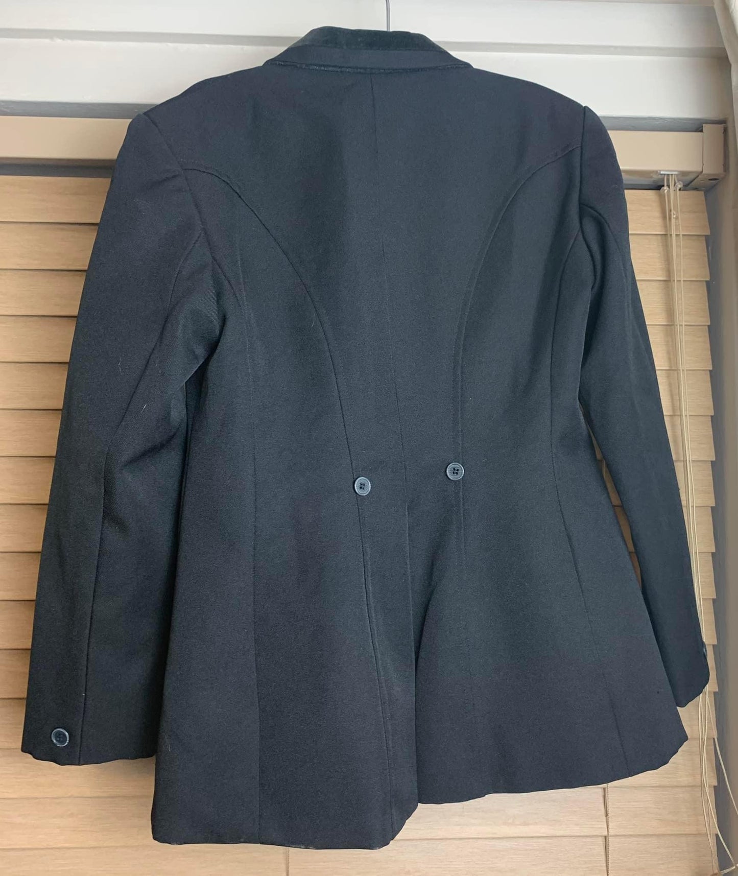 Shires black show jacket fit approx age 10/11/12?