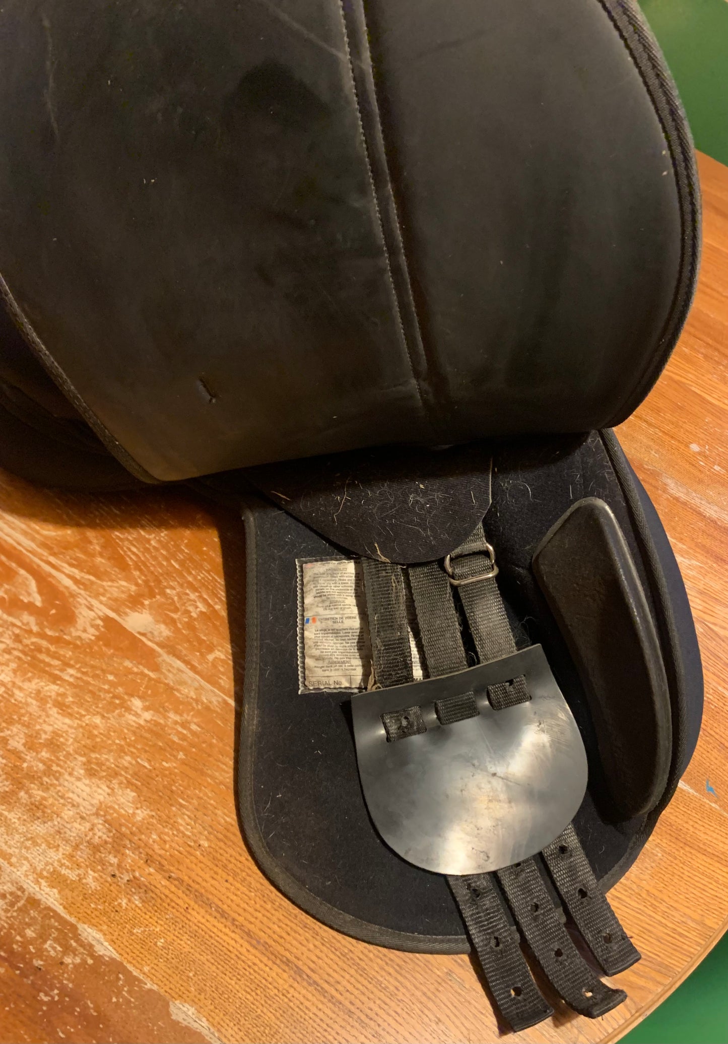 Black synthetic thorowgood maxam saddle 6” width 17” seat