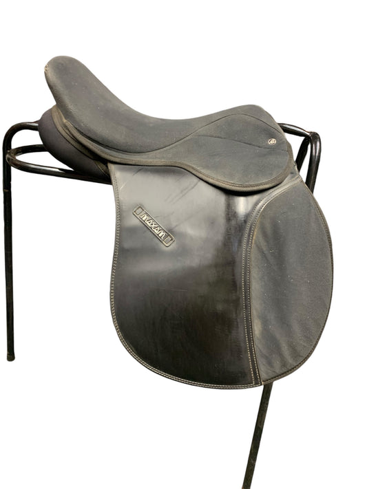 Thorowgood 17” XW black synthetic saddle