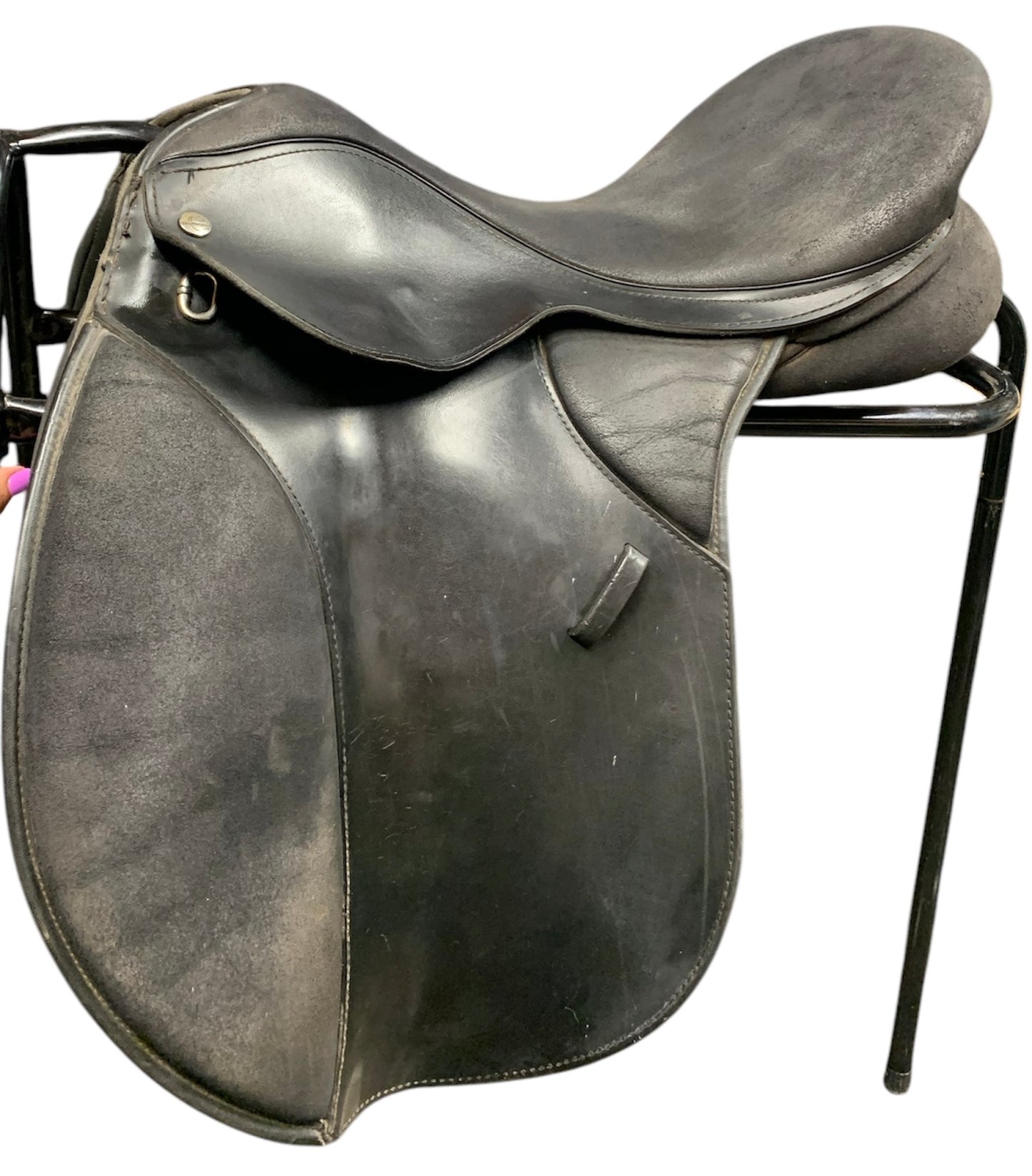 Thorowgood T4 (not adjustable) Black synthetic saddle 17.5” seat 8” width