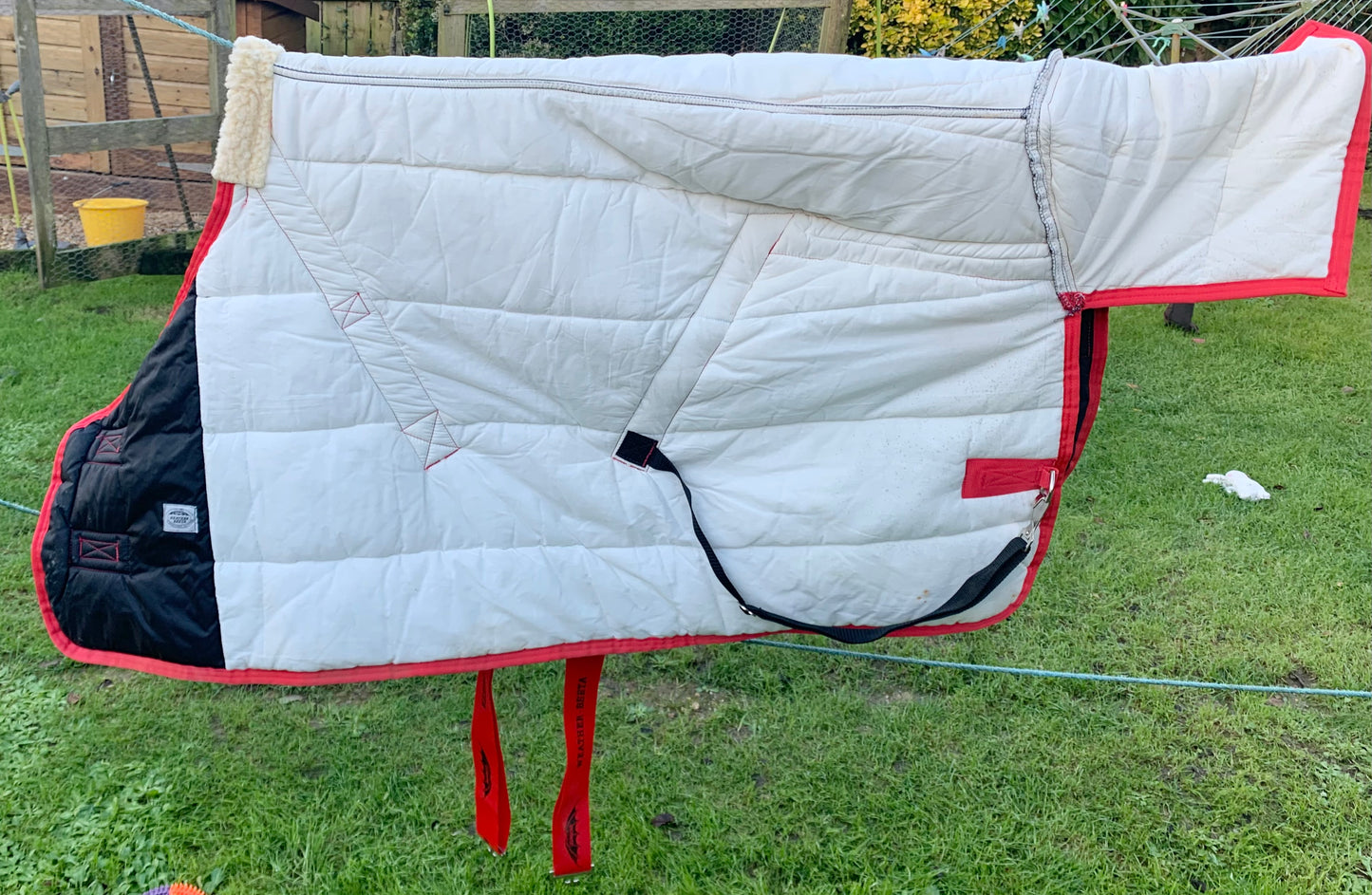 Weatherbeeta 4’0 middle/heavy weight stable rug