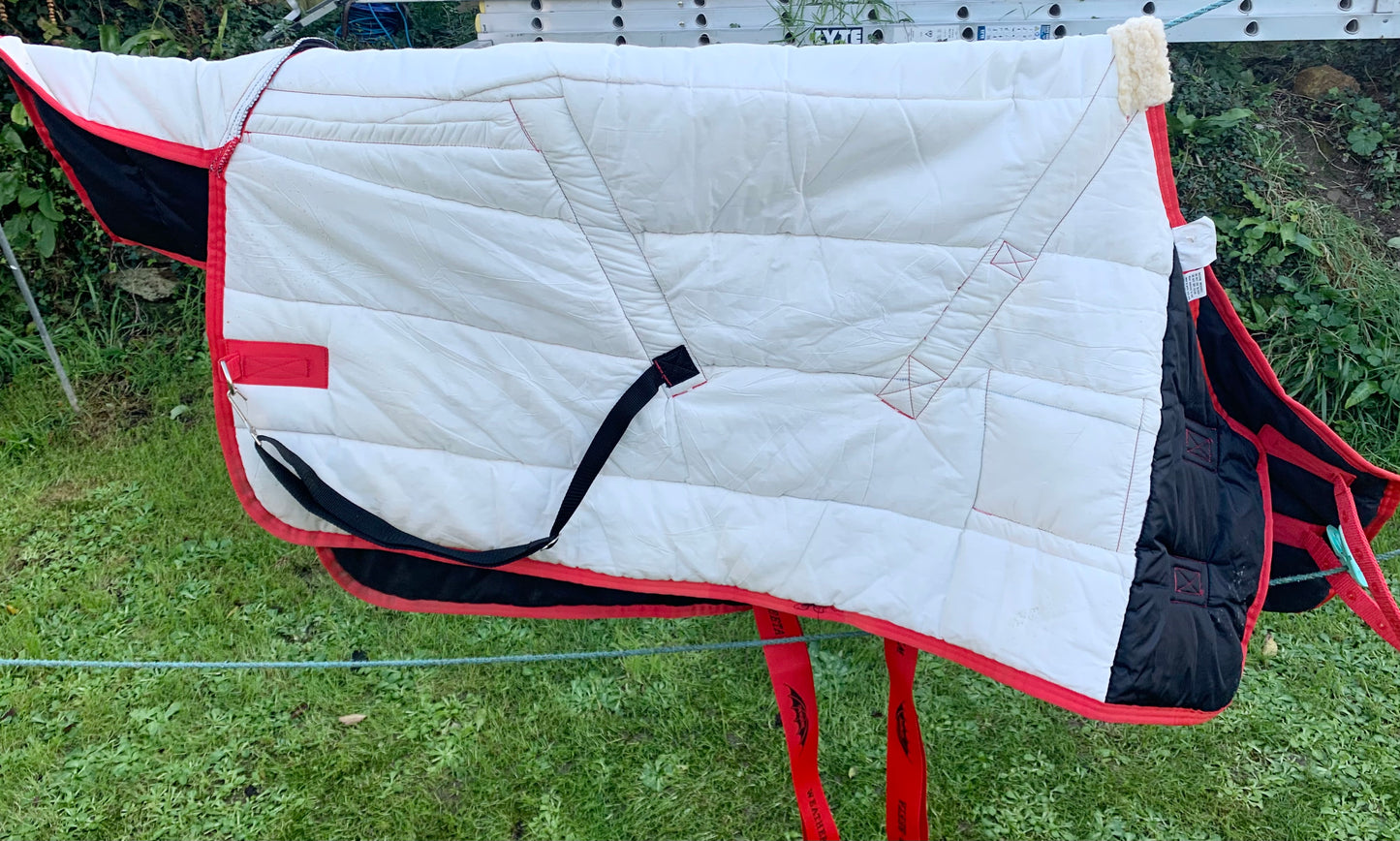 Weatherbeeta 4’0 middle/heavy weight stable rug