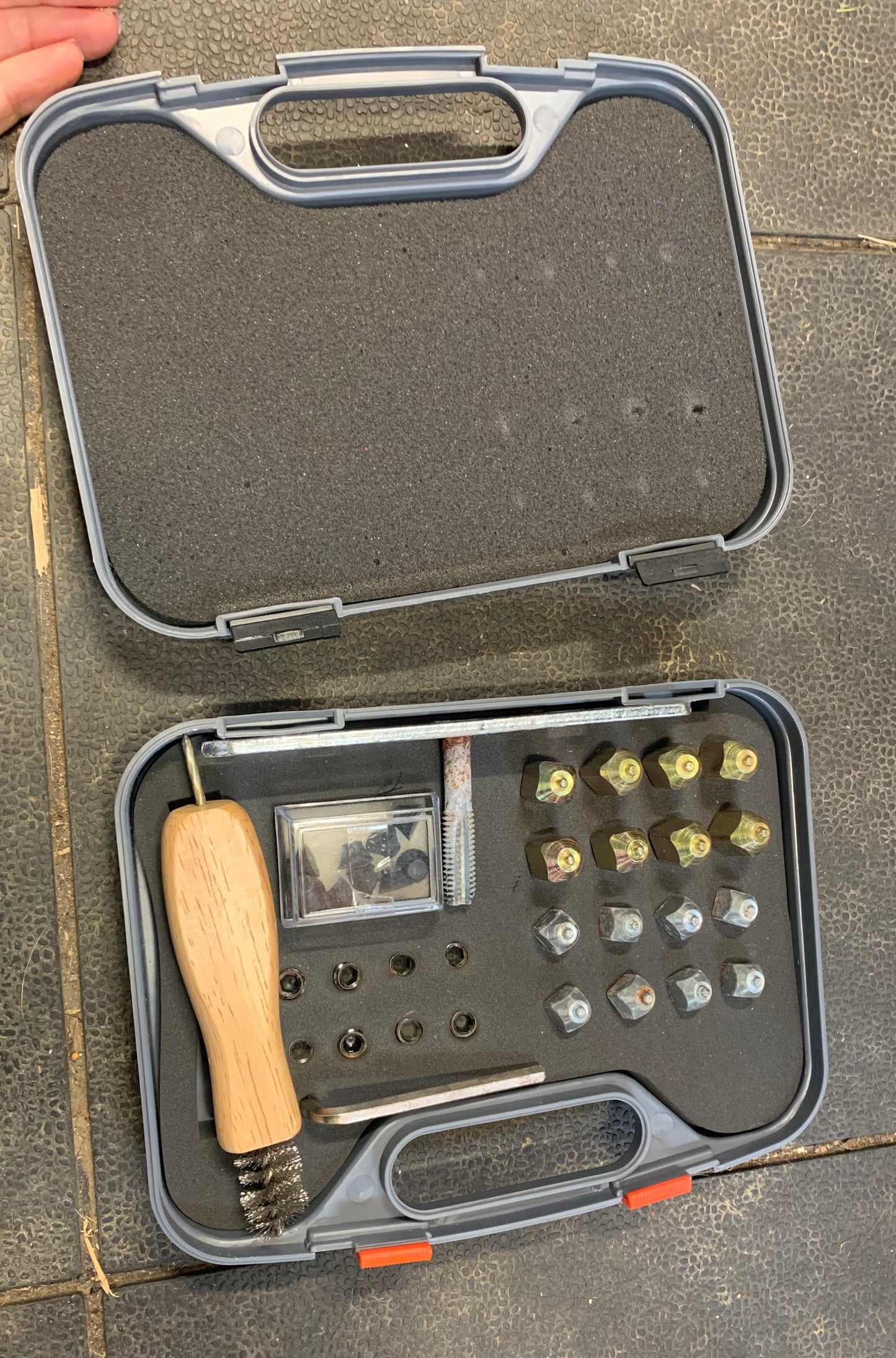 Complete Stud kit in carry case